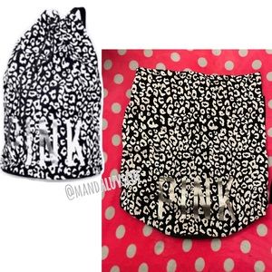 💗VS PINK WHITE & BLACK Leopard Print Laundry Bag